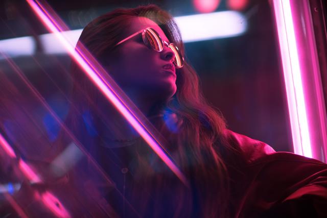 girl-glasses-pink-glow