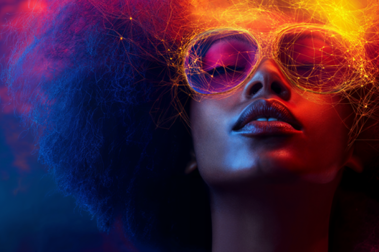 black-woman-waering-glasses-colourful